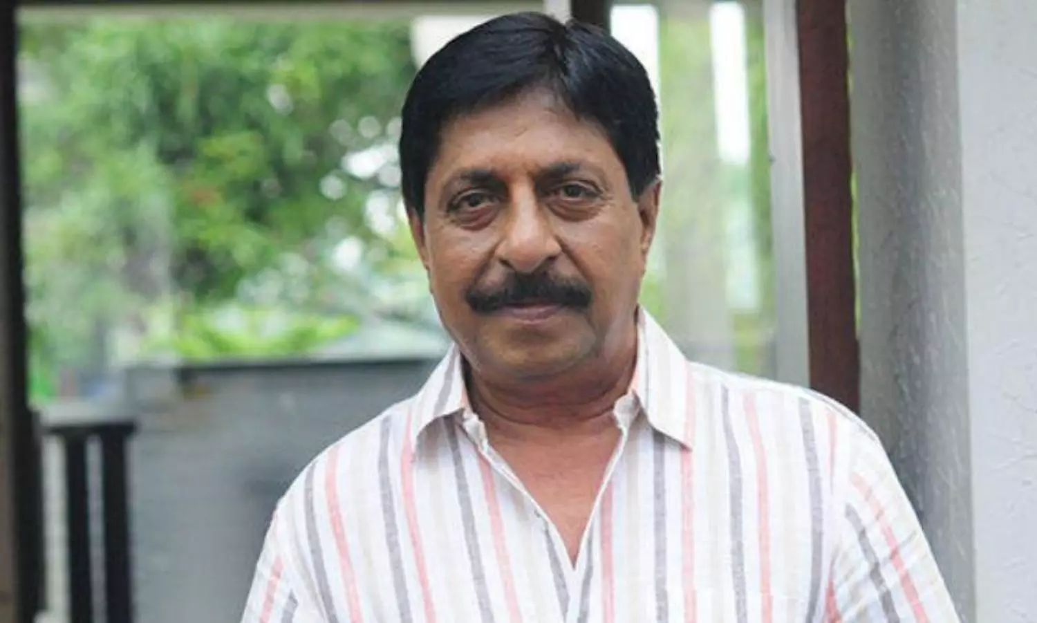 Irate Anganwadi teachers march to actor Sreenivasans residence, demand apology