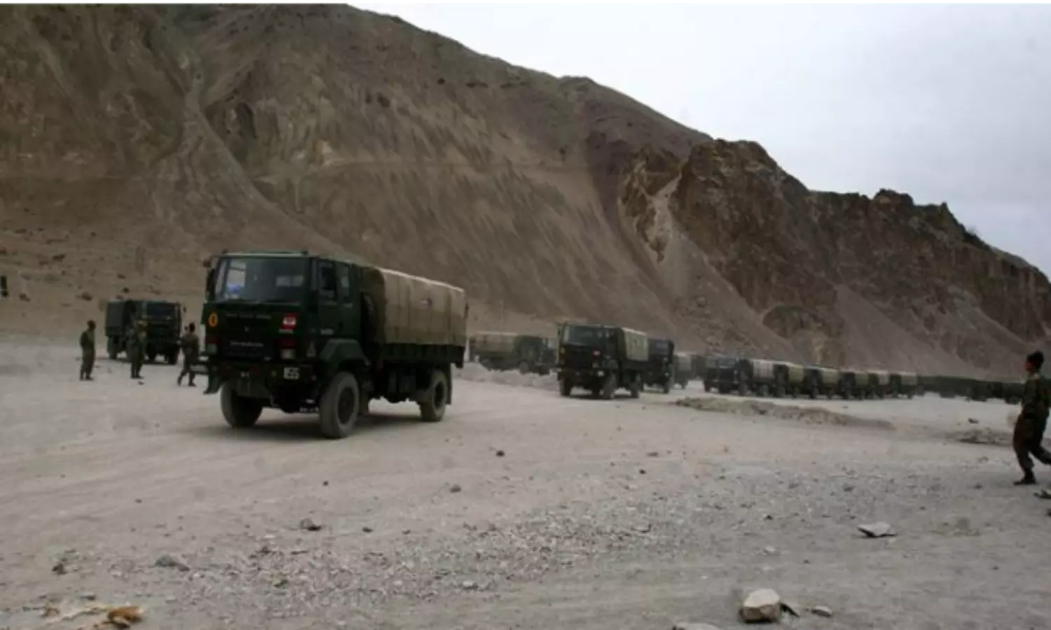 Indian soldiers tell Chinese troops to stop incursion attempts, put up barbed wire