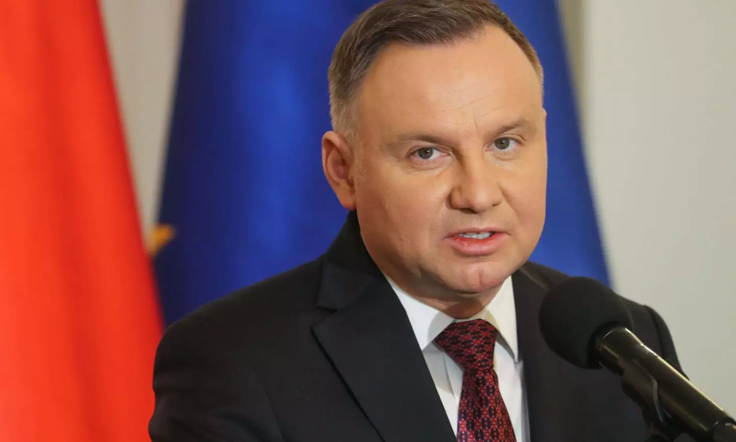 Polish president wins 1st round, faces runoff with centrist