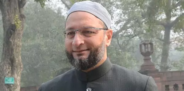 Restore razed mosques, Owaisi urges KCR