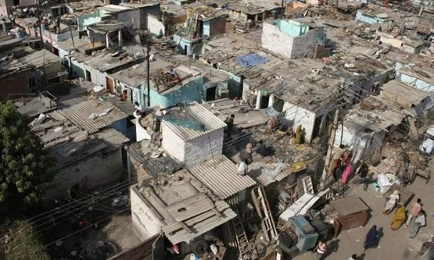Tense situation as locals in Dharavi stop BMC from razing illegal portion of mosque