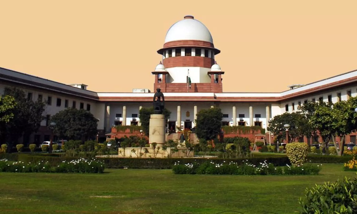 Not correct to say only certain matters listed before court: SC