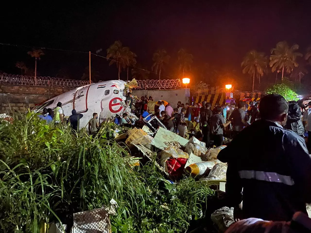 19 including pilot confirmed dead as AI Express aircraft skids off runway in Karipur