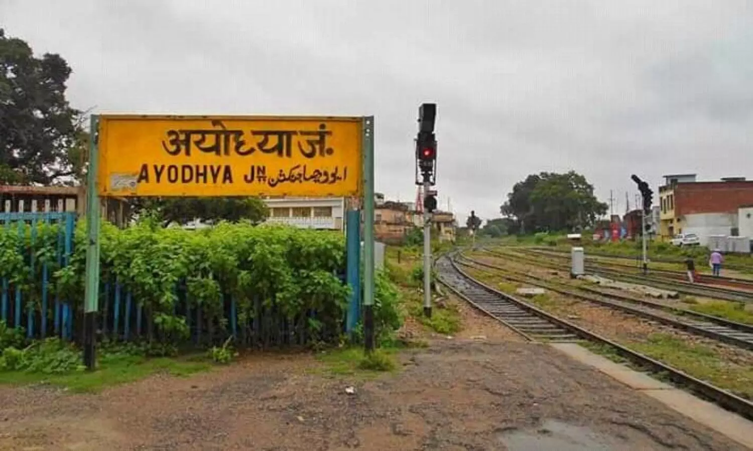 Poet suggests hospital on Ayodhya land, offers his own for mosque