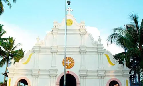 Church faction war continues; Police forcefully broke open the gates and took possession