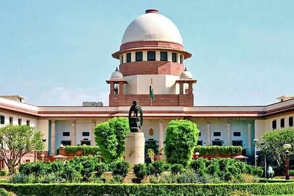 SC refers 2009 contempt case against Bhushan to other bench