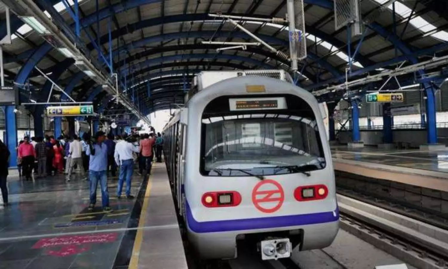 Commuters elated as Metros Blue, Pink line resume services