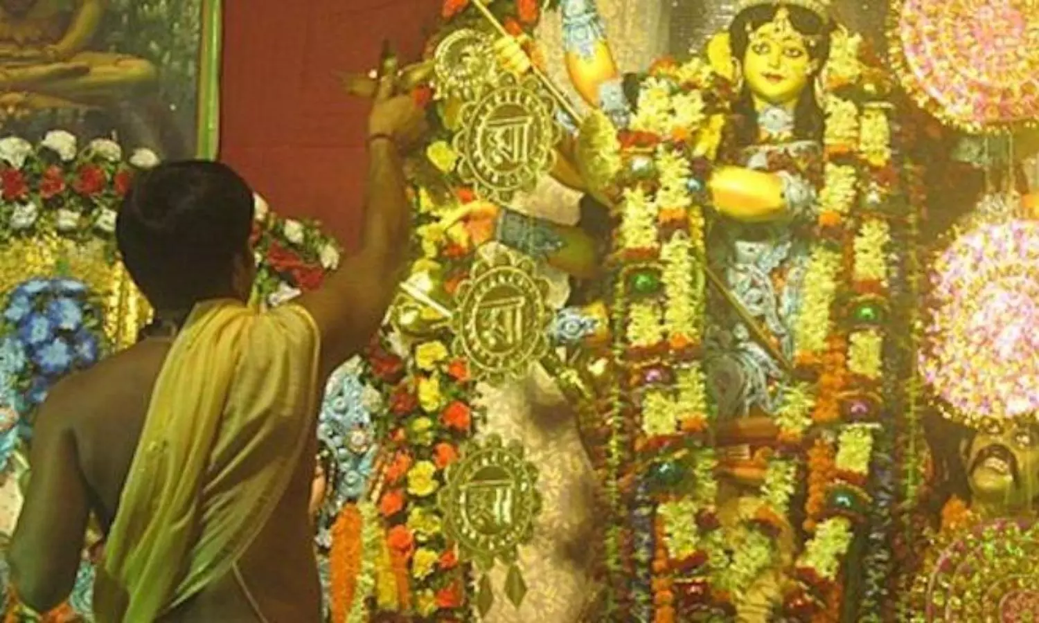 Mamata Banerjee announces special grant and free housing scheme for 8,000 Brahmin priests