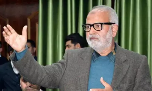 Kashmir: PDP leader Naeem Akhtar released from detention
