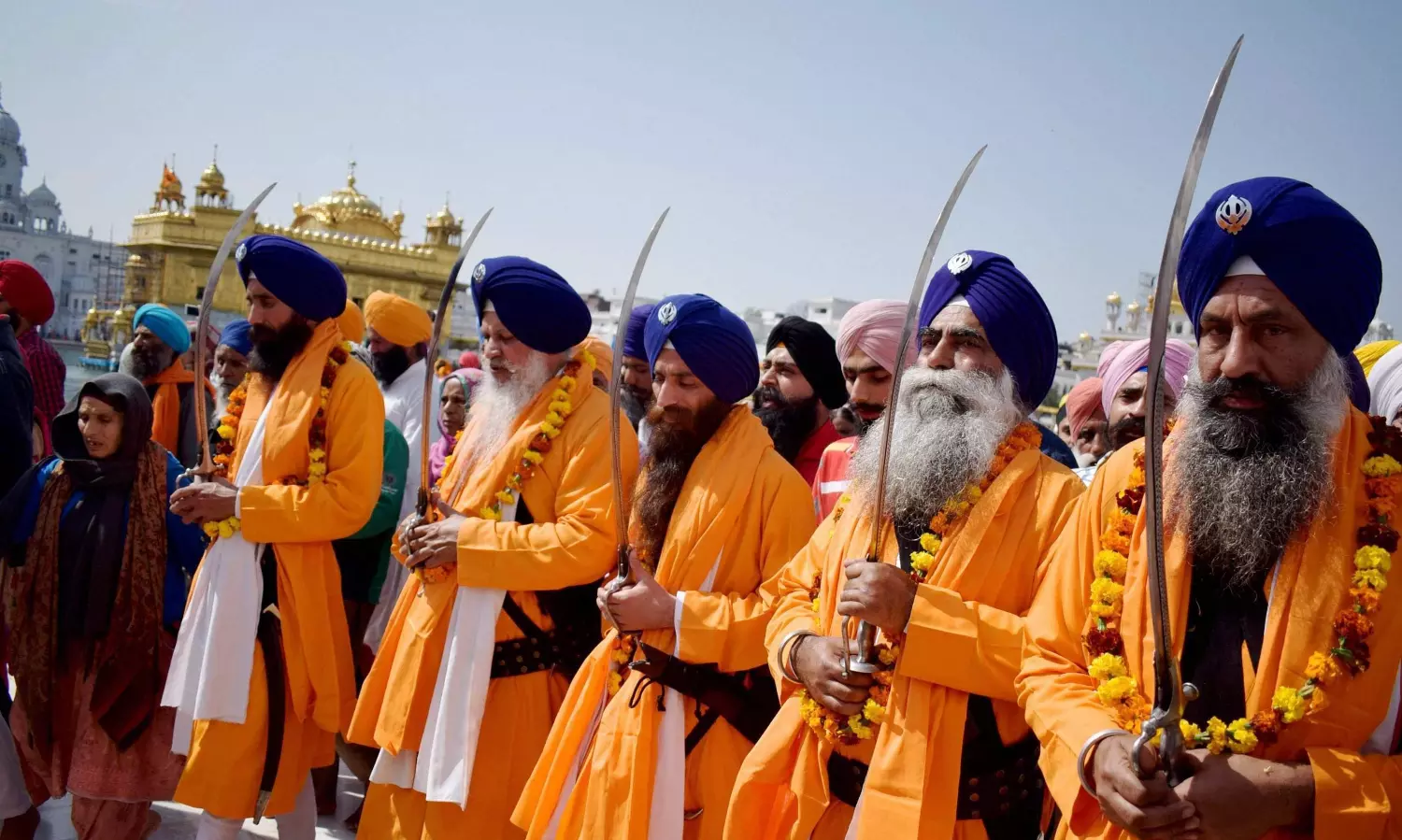 Pak sufi organisation transfers 110-year old Sikh manuscripts to a gurdwara