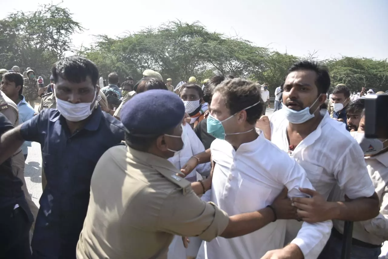 Rahul Gandhi pushed to the ground, arrested on the way to Hathras