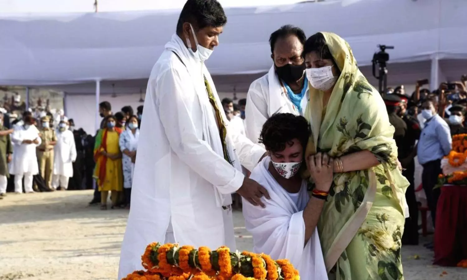 Chirag Paswan collapses after lighting fathers funeral pyre