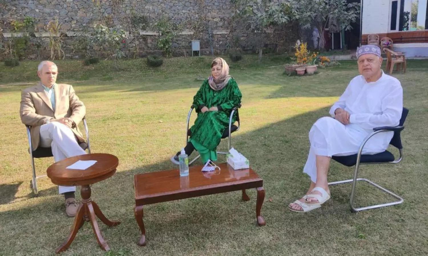 No political motive,Just came to see her,says NC Leader Omar Abdullah after meeting Mehbooba