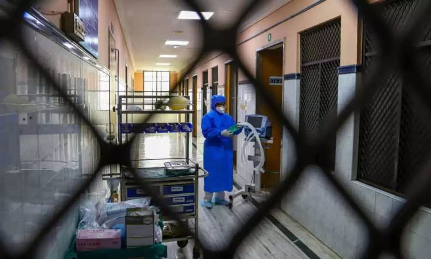 India reports dip in daily Covid cases, toll on the rise