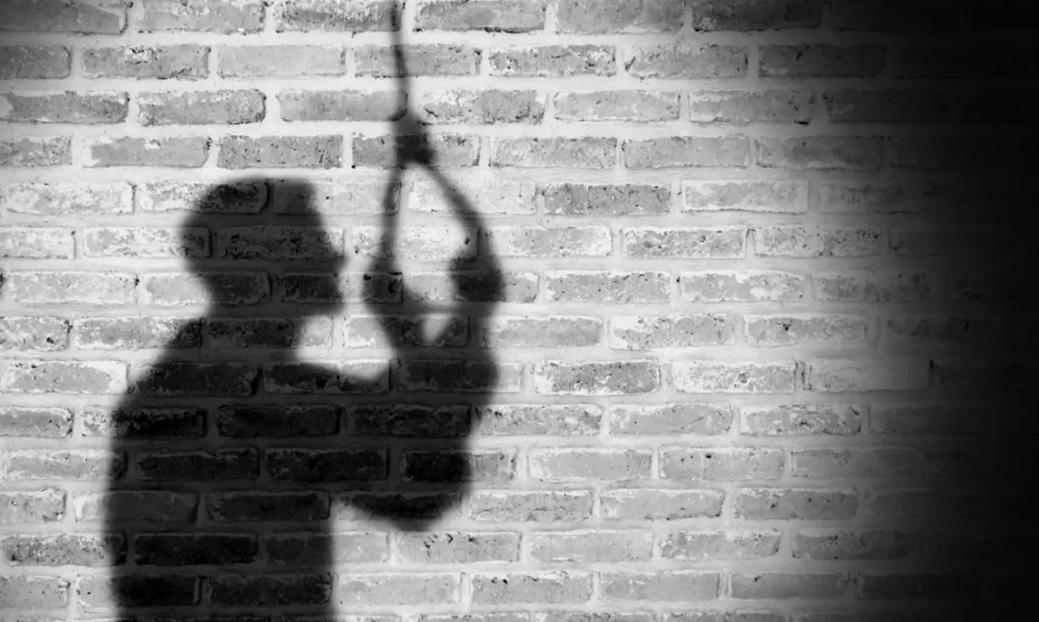 A man addicted to online games commits suicide