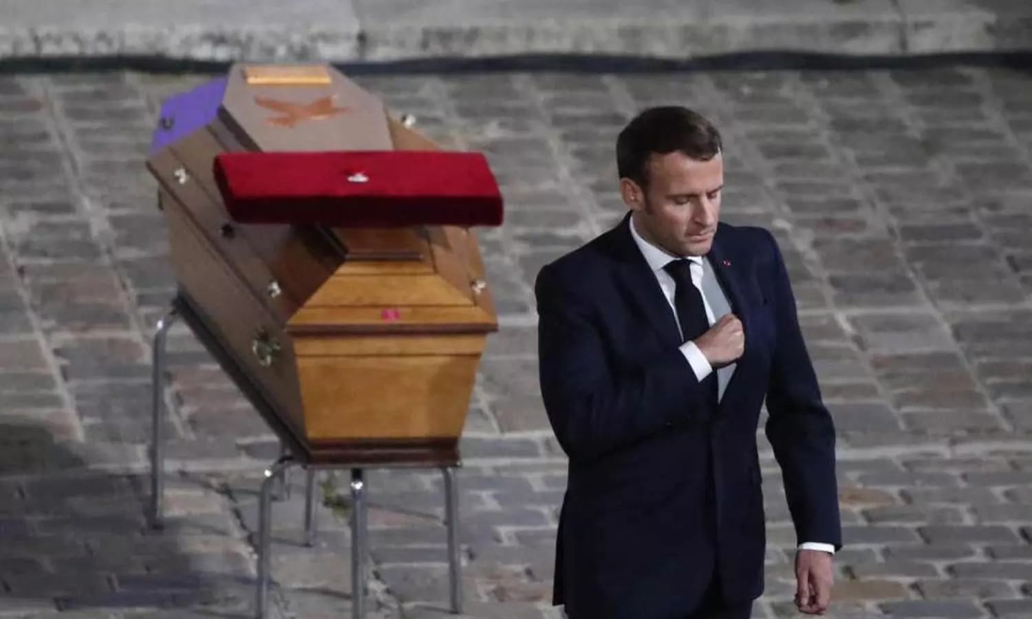 Macron pays tribute to beheaded teacher