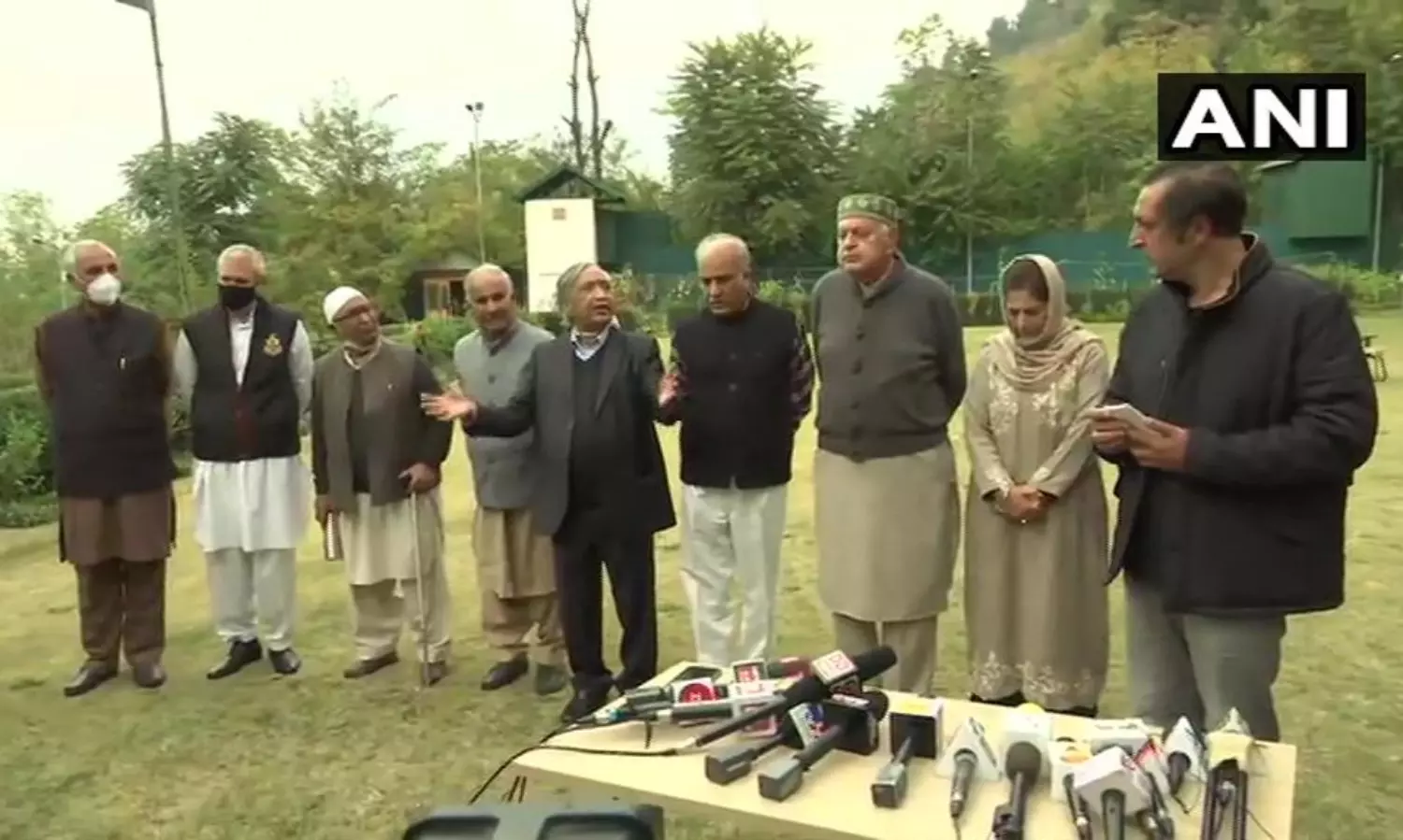Amid criticism against Muftis national flag remark,Kashmiri leaders meet to discuss future course