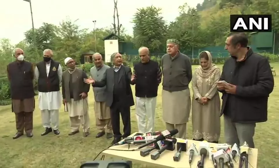 Amid criticism against Muftis national flag remark,Kashmiri leaders meet to discuss future course