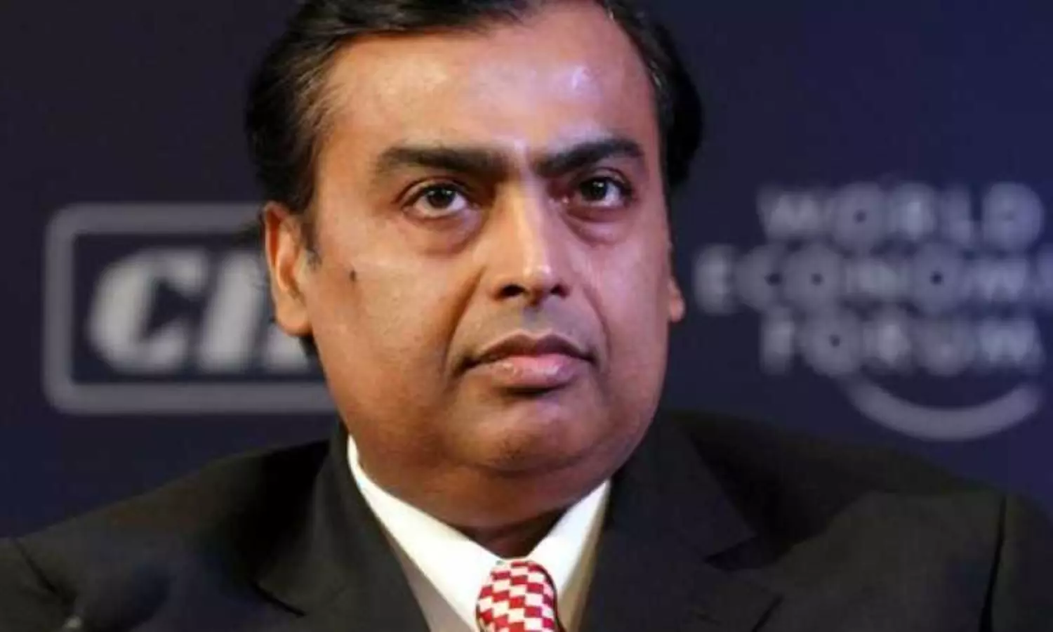 Reliance rolls back salary cuts, offers bonus