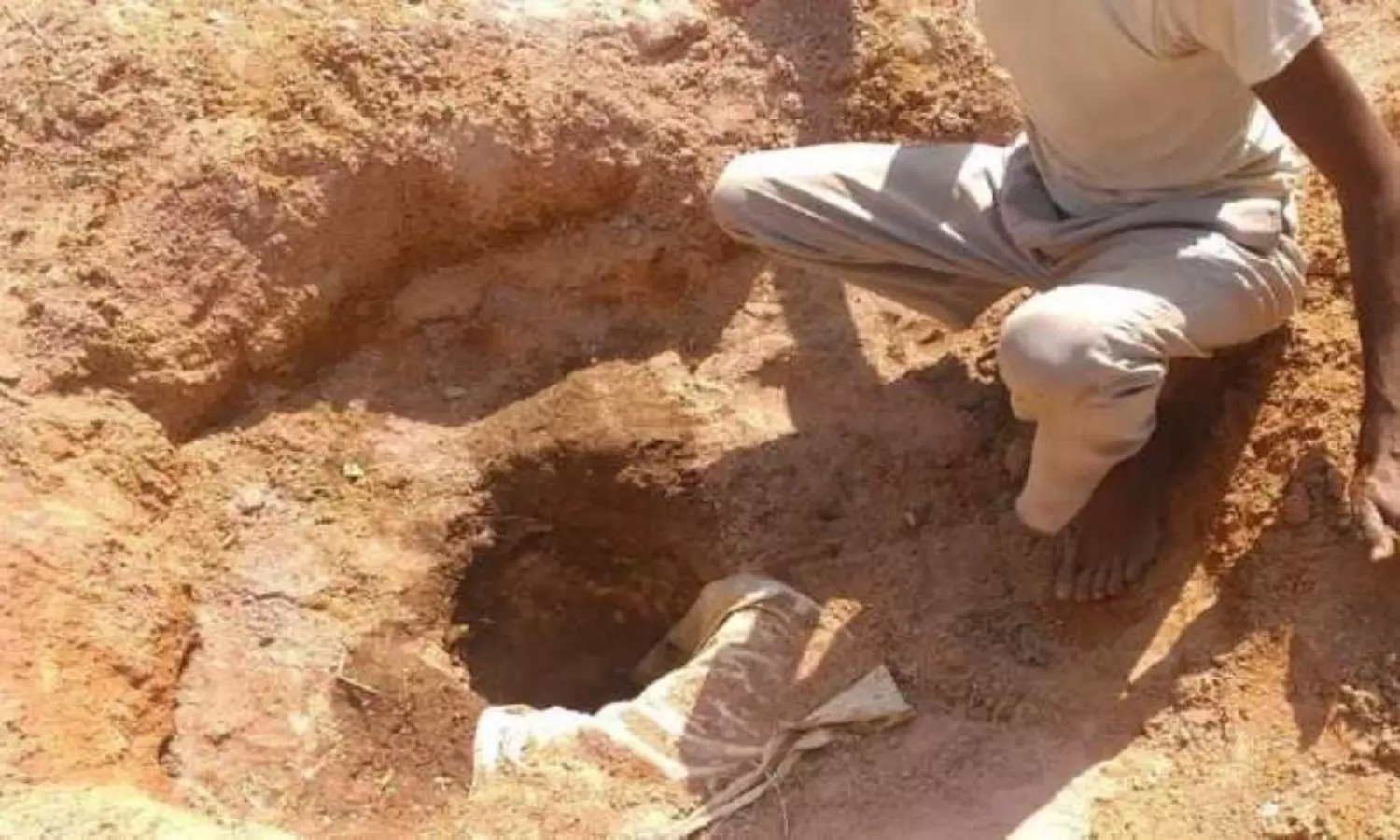 Rescue ops on to save MP boy stuck in borewell