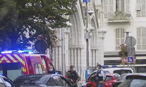 Now, after deadly attacks, French Muslims protect church