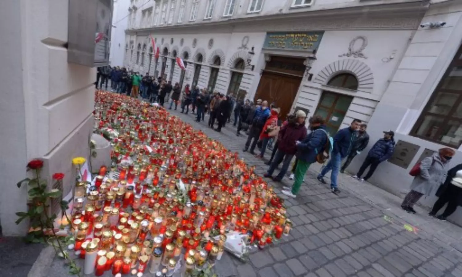 Austrian authorities raid suspected Islamic radicals