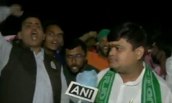 Supporters of RJD hold demonstration against CM Nitish Kumar for allegedly influencing counting of vote