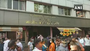 BJP workers & supporters starts celebratation outside party office in Indore