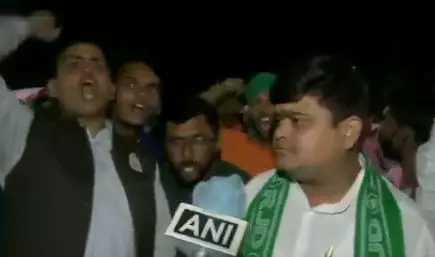 Supporters of RJD hold demonstration against CM Nitish Kumar for allegedly influencing counting of vote