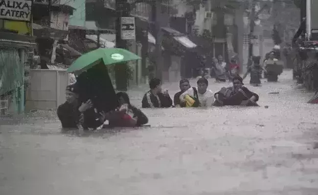 Typhoon Vamco slammed Philippines, killing one