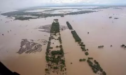 Earthquakes, floods shake Philippines; UAE extends aid