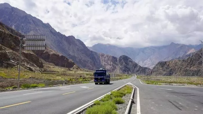 Highway linking China and Kazakhstan launched