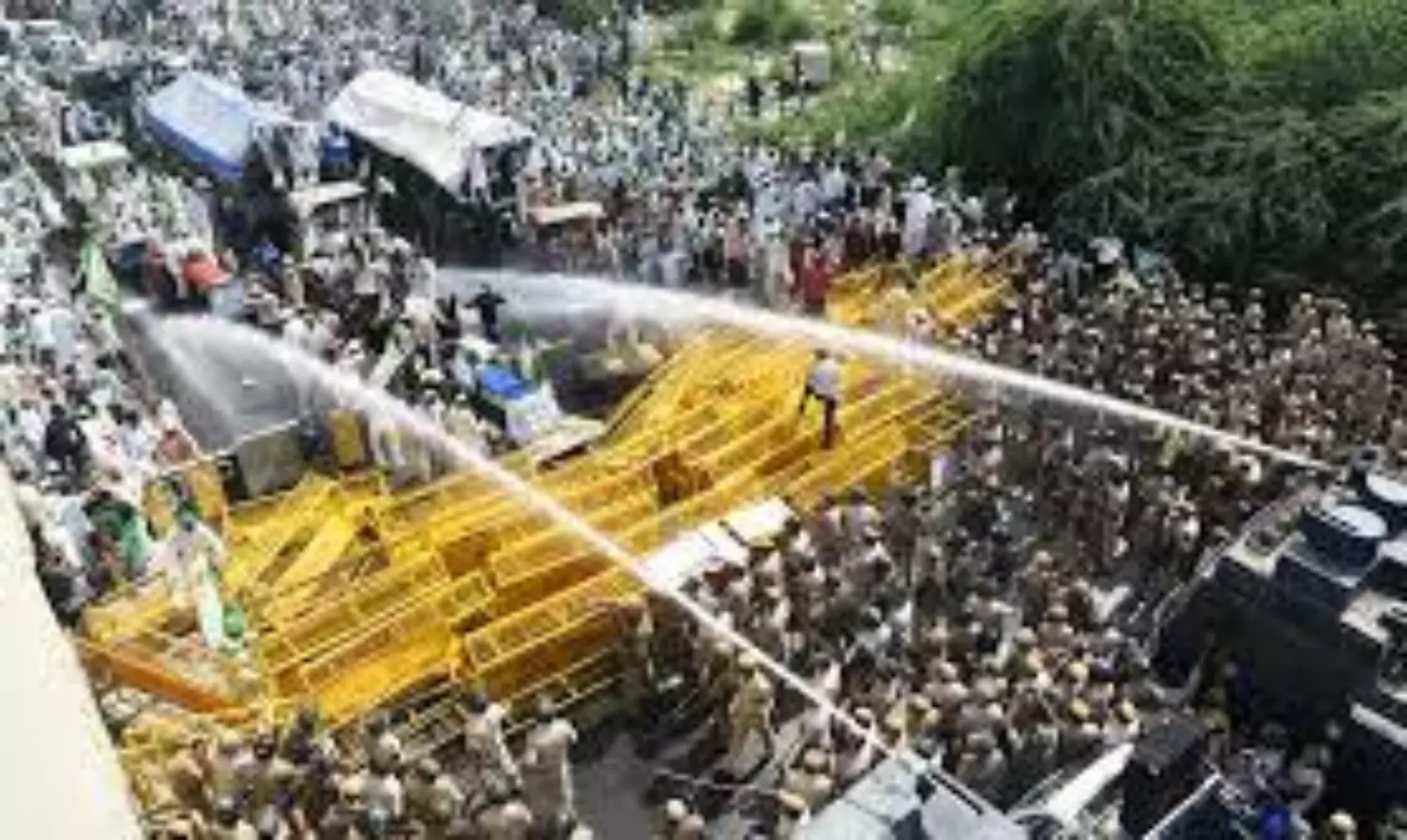Farmers march towards Delhi, Police uses cannons to stop the march