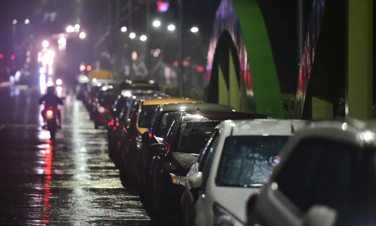 As Nivar let-up, transport services resume in TN