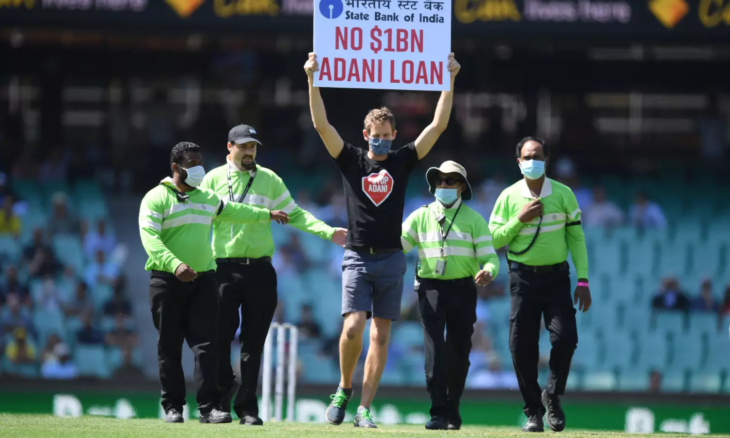 Spectator runs on to field with No $1BN Adani Loan protest sign during first Ind vs Aus ODI