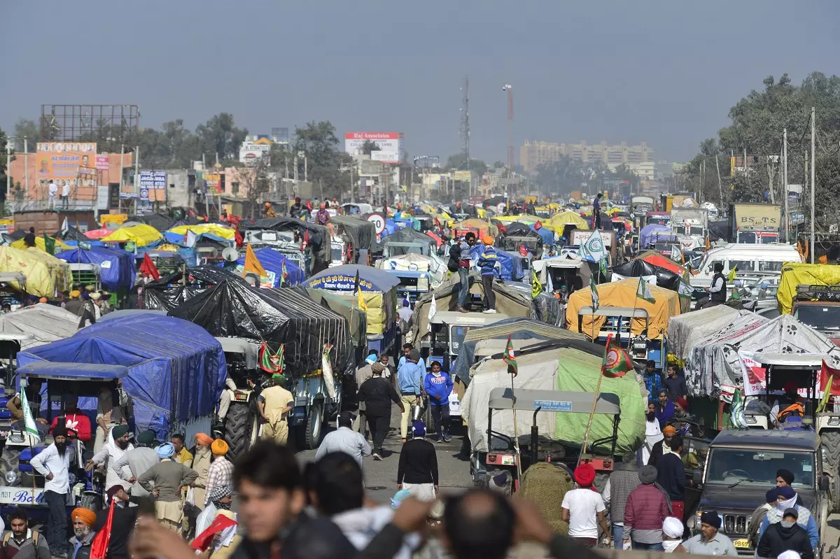 Delhi govt to provide essential amenities to farmers at Nirankari Maidan