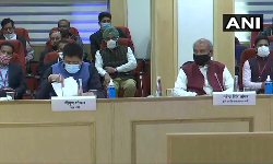 Union Ministers Narendra Singh Tomar and Piyush Goyal hold meeting with farmers leaders Union Ministers Narendra Singh Tomar and Piyush Goyal hold meeting with farmers leaders