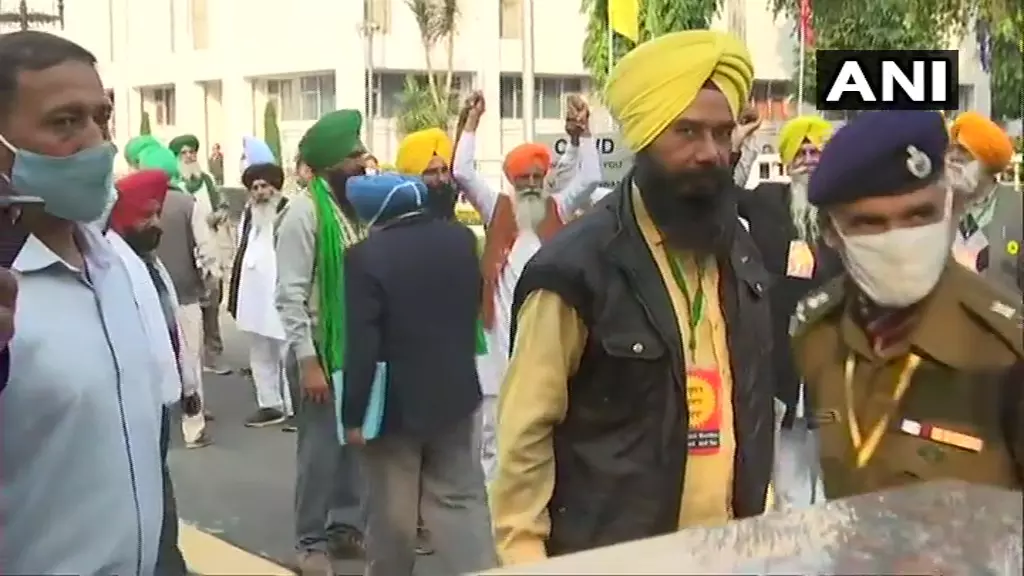 Farmer leaders reach Vigyan Bhawan Farmer leaders reach Vigyan Bhawan