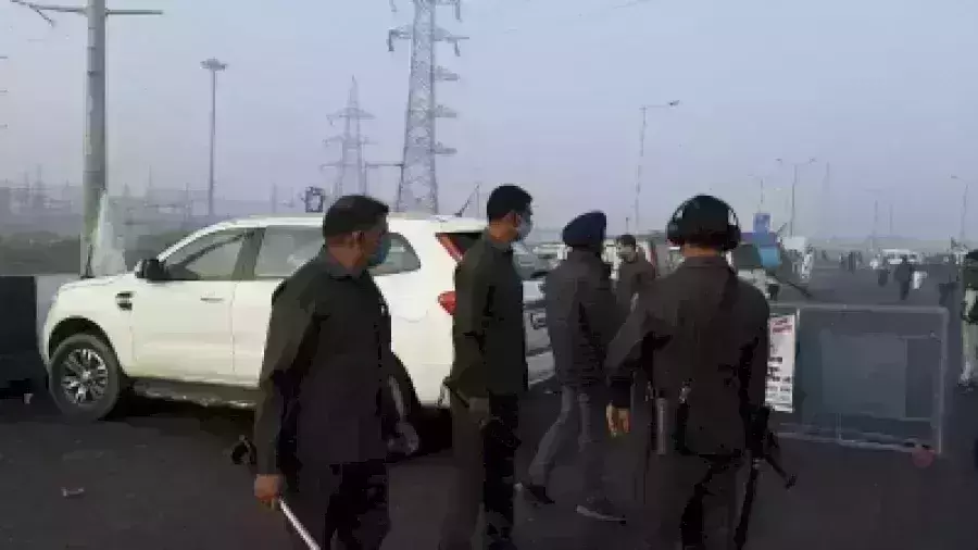 Farmers protest : Delhi Cong supports Bharat Bandh, disrupts traffic