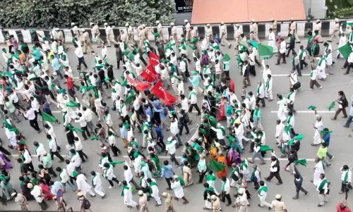 Farmers stage massive protest in Bengaluru