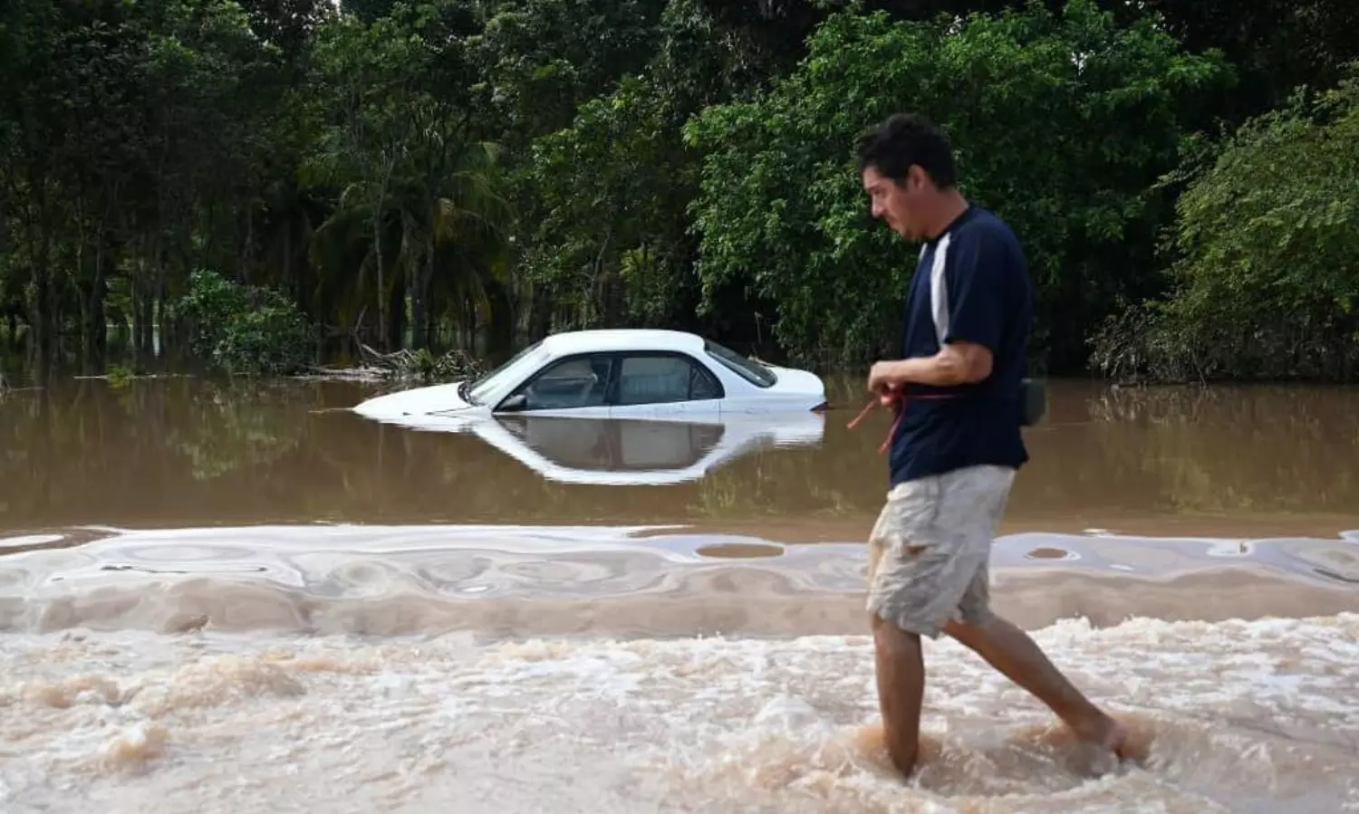 Migrant caravan leaves hurricane-hit Honduras for US