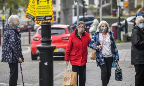 London moving into highest level of Covid-19 curbs