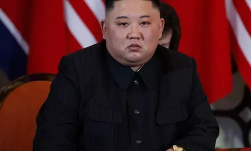 Kim Jong-un visits mausoleum to mark fathers death anniversary