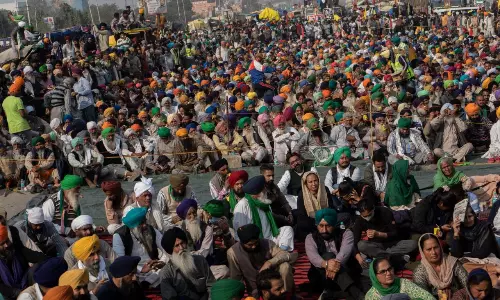 Cops tear gas farmers ahead of Haryana CMs visit to Karnal