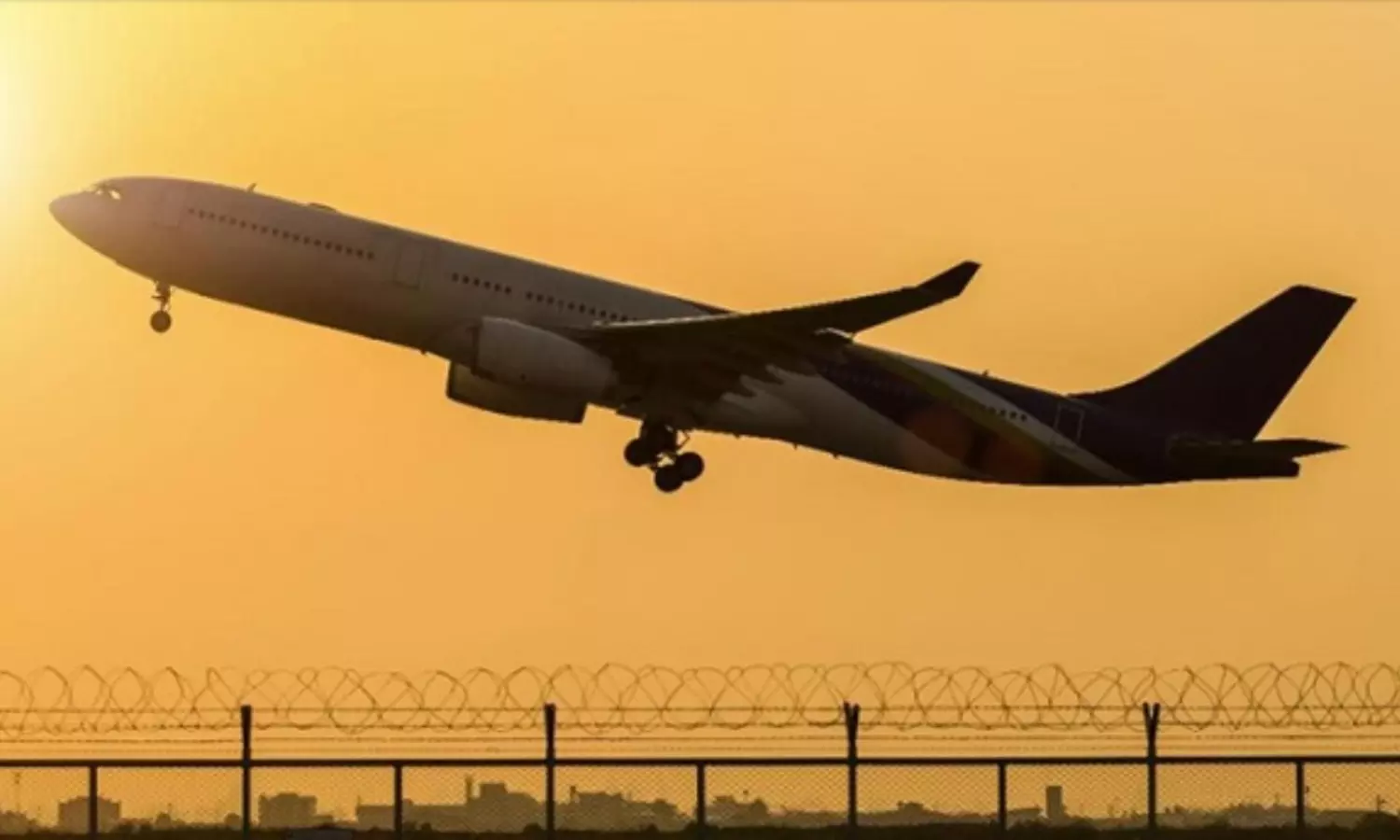 4.45 lakh passengers fly domestically; another milestone says Scindia