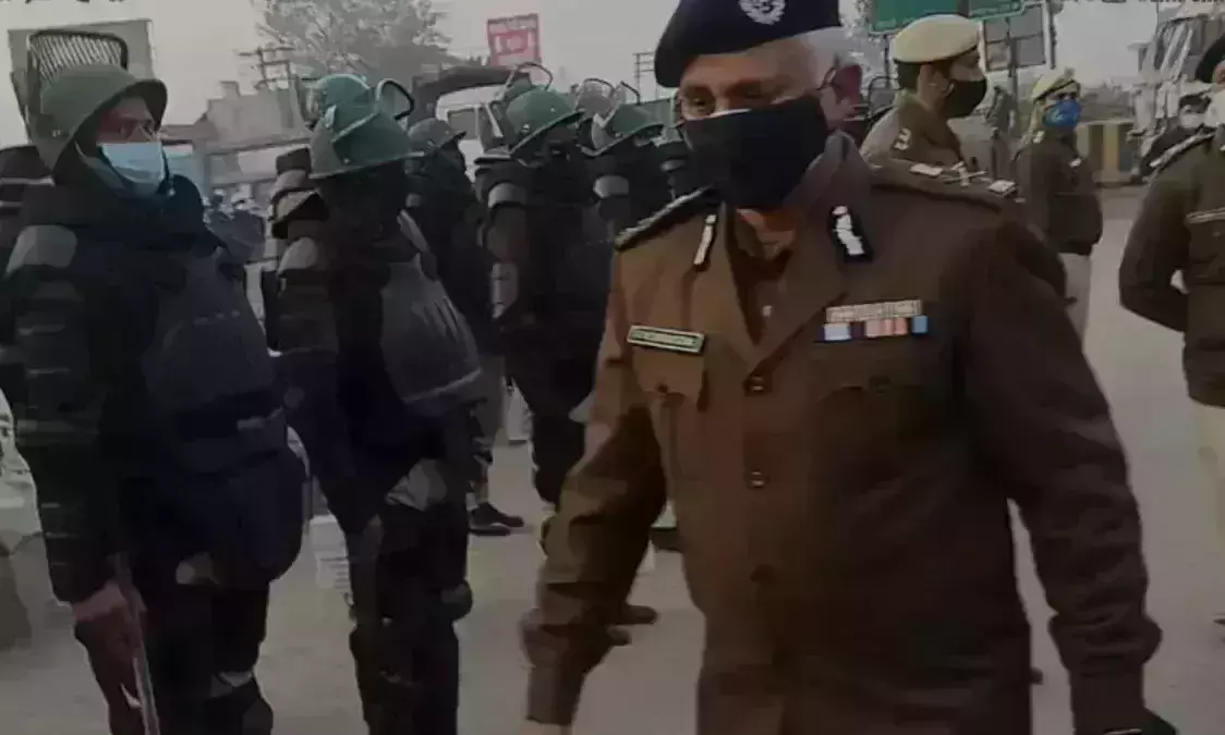 Delhi Police top cop visits Singhu border where the farmers protest