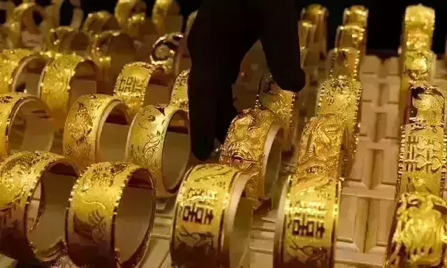 Golds price rise above Rs. 49,600 and likely to soar higher in New Year