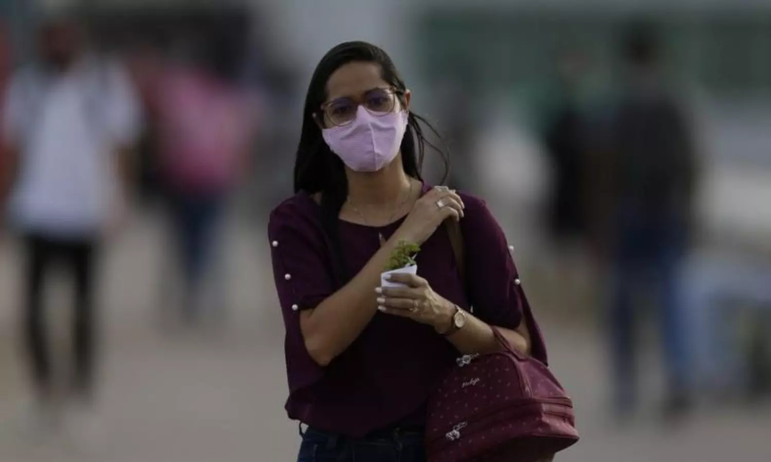 Covid-19: Brazil reports highest daily deaths since October