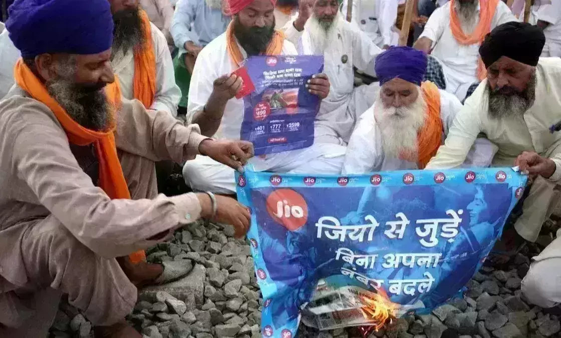 Unable to port Jio Sim cards: Farmers protest