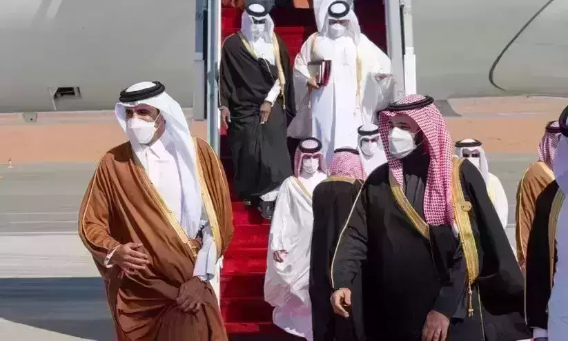 Saudi Crown Prince welcomes Qatar Emir for GCC Summit